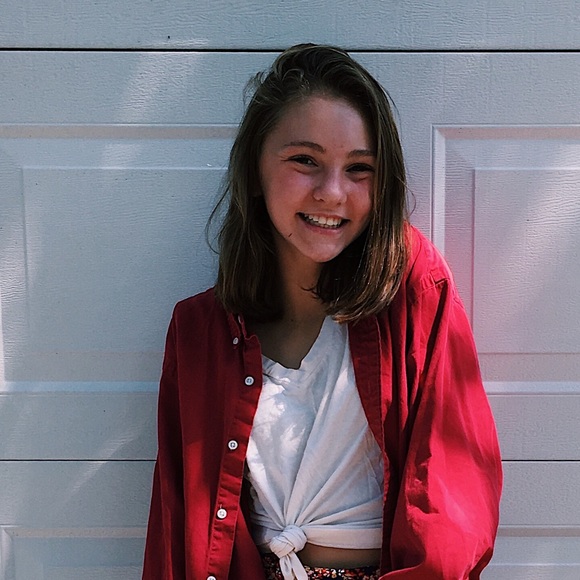 Profile Picture of Lindsay Watkoski (@lindswatkoski) on Poshmark
