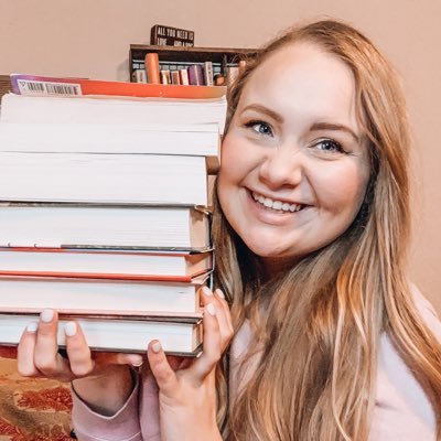 Profile Picture of Meredith Elizabeth (@meredithereads) on Twitter