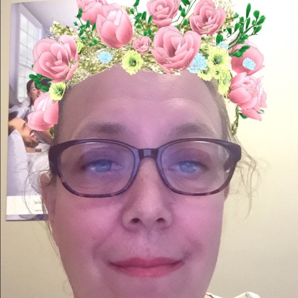 Profile Picture of Tami Bates (@batestamara) on Poshmark