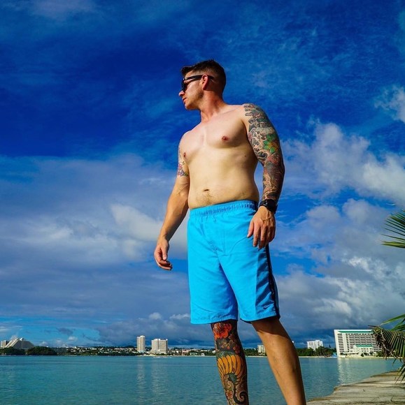 Profile Picture of Chris Darrow (@cdarrow86) on Poshmark