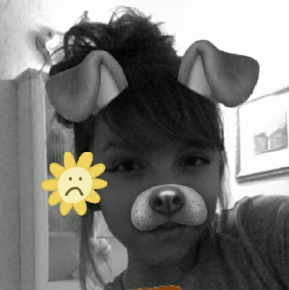 Profile Picture of Ariel Velazquez (@queenvelazquez) on Poshmark