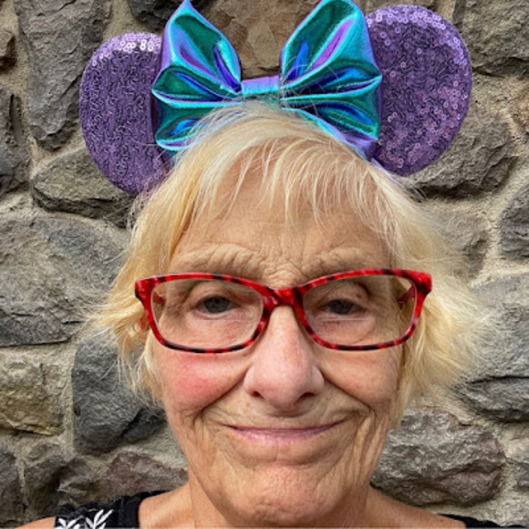 Profile Picture of Carol Reeners (@carolreeners) on Poshmark