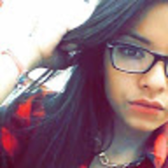 Profile Picture of Paola Viscarra (@paolaviscarra) on Poshmark