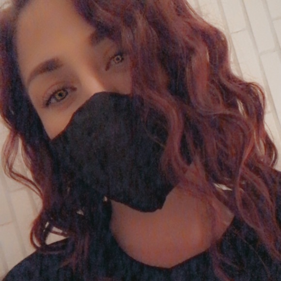 Profile Picture of Danielle Bryer (@tallazz) on Poshmark