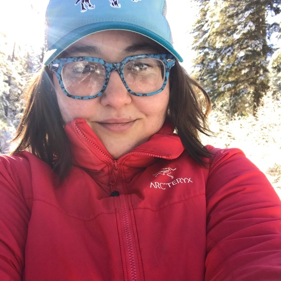 Profile Picture of Elizabeth Wonacott (@lizzilarue) on Poshmark