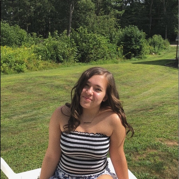 Profile Picture of Gianna Fowler (@giannaa_lyn) on Poshmark