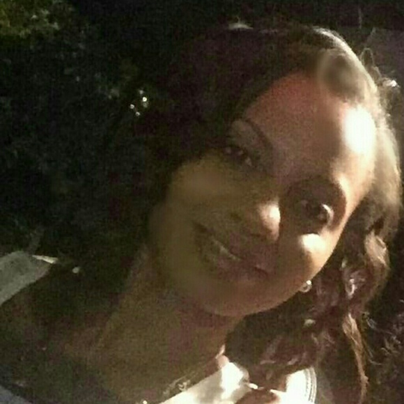 Profile Picture of Eva Thomas (@evat25) on Poshmark