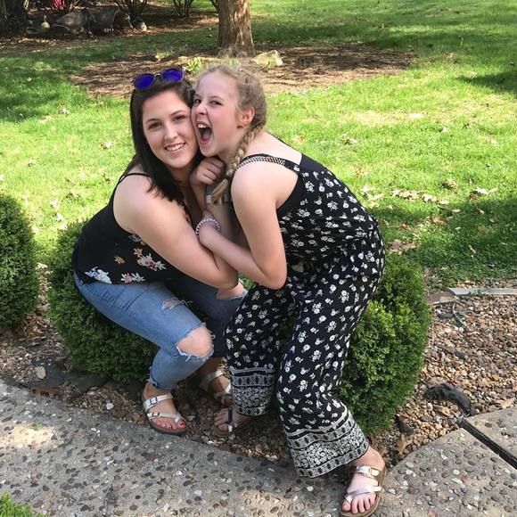 Profile Picture of Taylor Pavich (@taylorpaige1212) on Poshmark