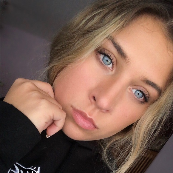 Profile Picture of Alexandra Gabor (@alexandra_gabor) on Poshmark