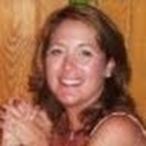 Profile Picture of Nancy James (@nancyjames7215) on Poshmark