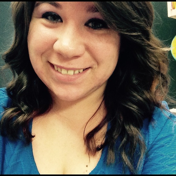 Mary Scalley - Poshmark Profile Picture of Mary Scalley (@marybeary03) on Poshmark