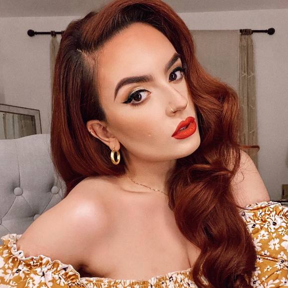 Sara Sadeghi - Poshmark Profile Picture of Sara Sadeghi (@oldd_cassettes) on Poshmark