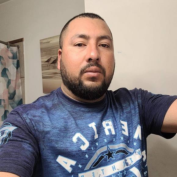 Profile Picture of Adrian Velez (@jocelynvelez14) on Poshmark