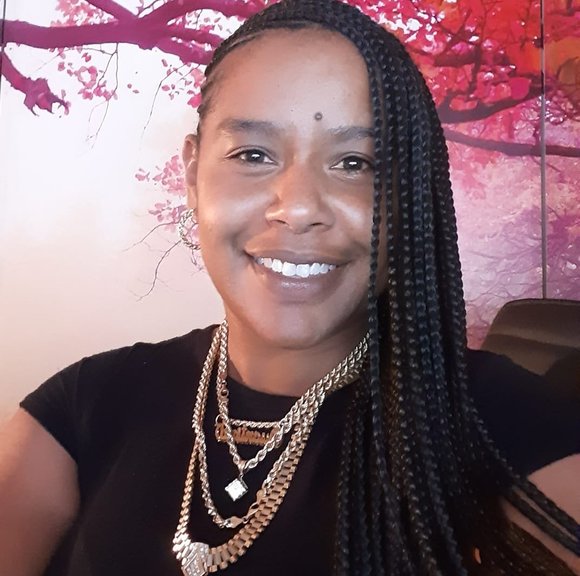 Profile Picture of Quantina Jones (@quantinajones) on Poshmark