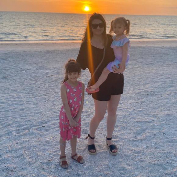 Profile Picture of Angela Vanbiber (@vanbiber613) on Poshmark