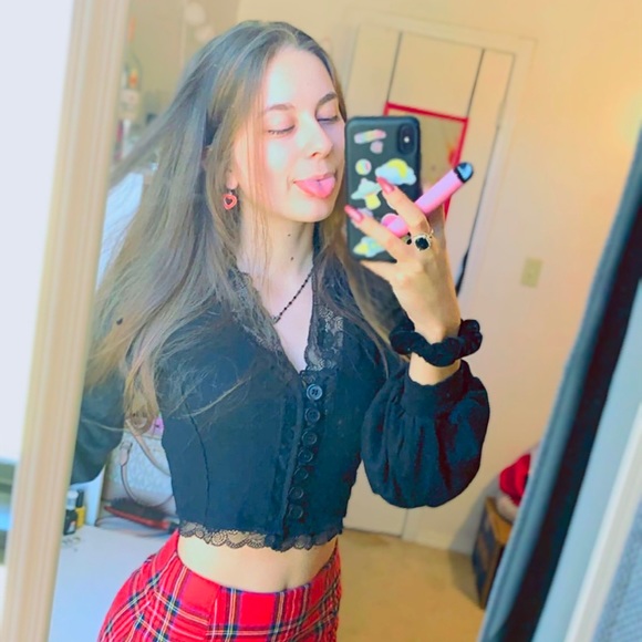 Profile Picture of Ann Pearson (@metallicat182) on Poshmark