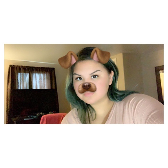 Profile Picture of Nikkita Billette (@nikkitabilly) on Poshmark