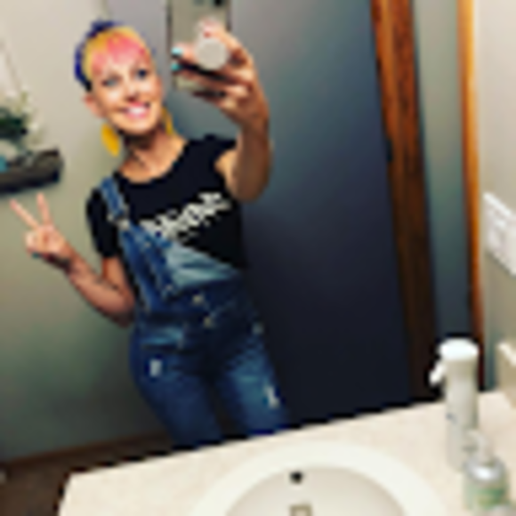 Profile Picture of Jenna Hendershott (@jennahenders895) on Poshmark