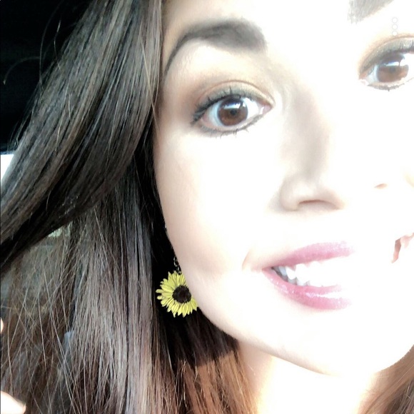 Profile Picture of Kaleigh Biegler (@kaleighp1991) on Poshmark