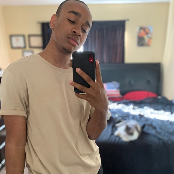 Profile Picture of Brian Bovain (@brianbovain) on Poshmark