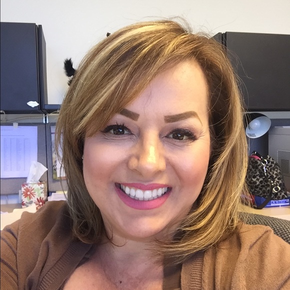 Profile Picture of Joanne Abbatecola (@gigi2167) on Poshmark