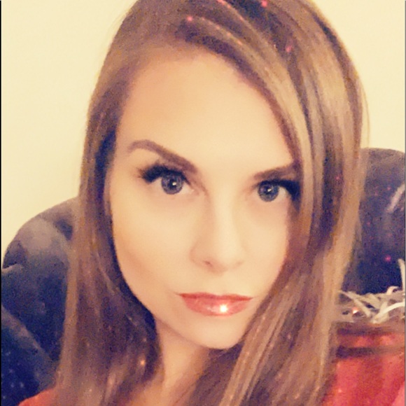 Profile Picture of Kathryn Gioseffi (@katgioseffi) on Poshmark