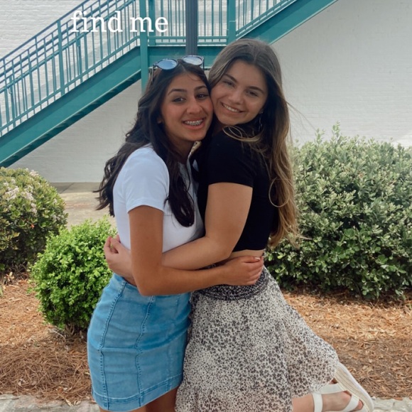 Profile Picture of Ellie Westrich (@ellie_westrich) on Poshmark