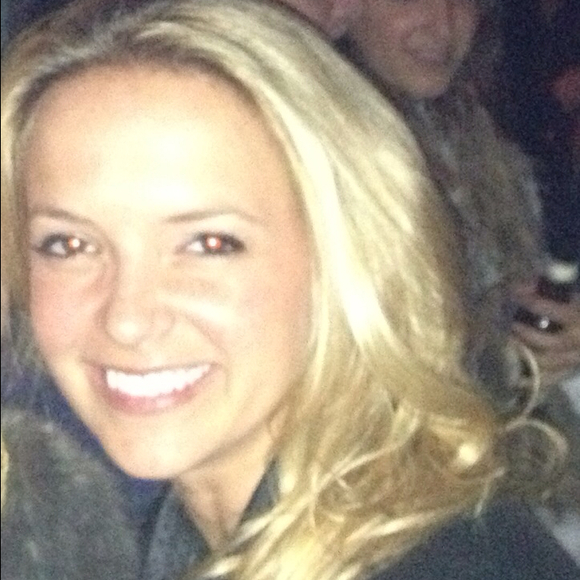 Profile Picture of Amanda Schreiber (@amanda8131987) on Poshmark