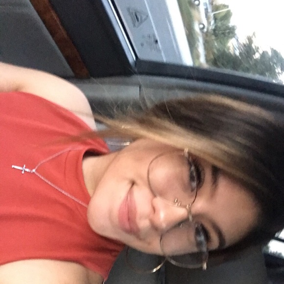 Profile Picture of Karyna Rebollar (@_xokeena) on Poshmark