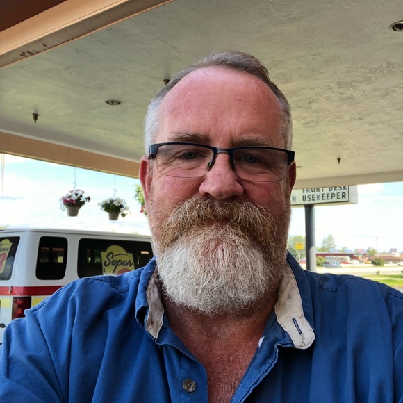 Profile Picture of Rich Edwards (@jhndeere) on Poshmark