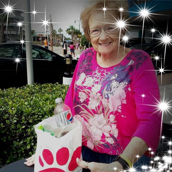 Profile Picture of Kay Mumaugh (@im_a_mumaugh) on Poshmark