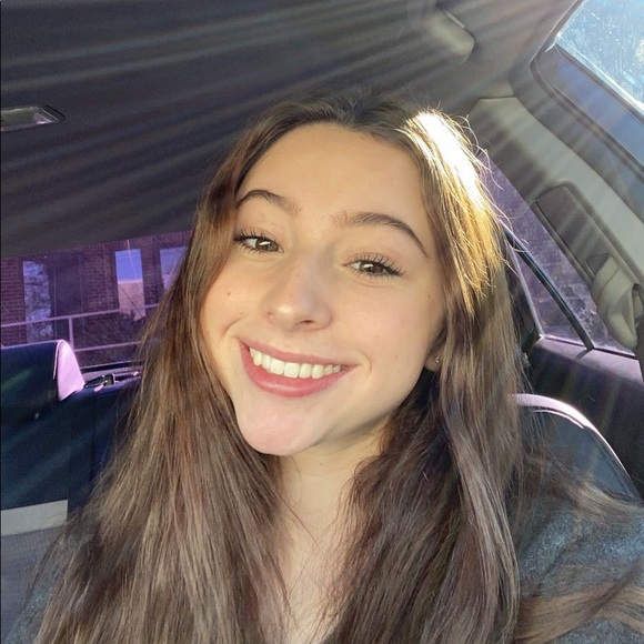 Victoria Rollins - Poshmark Profile Picture of Victoria Rollins (@vrollins02) on Poshmark