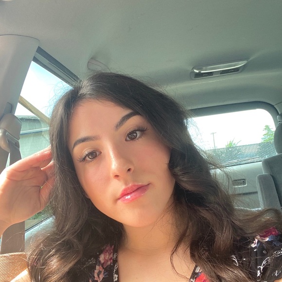 Profile Picture of Sanida Lamaj (@sanidalamaj) on Poshmark