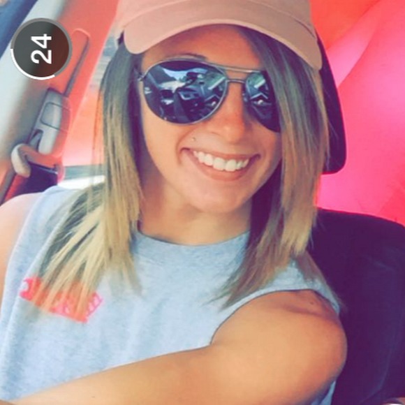 Profile Picture of Hannah Sinclair (@hannah_mae05) on Poshmark