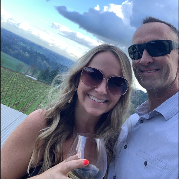 Profile Picture of Nicola Stringer (@nicolastringer) on Poshmark