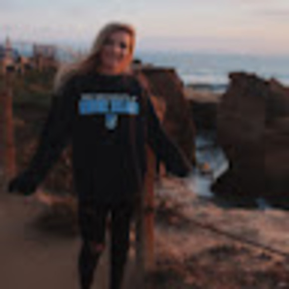Profile Picture of Alison Gery (@alisongery01) on Poshmark