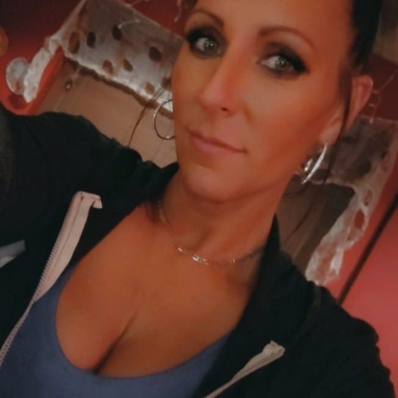 Profile Picture of Melissa Purchase (@melissa42513) on Poshmark