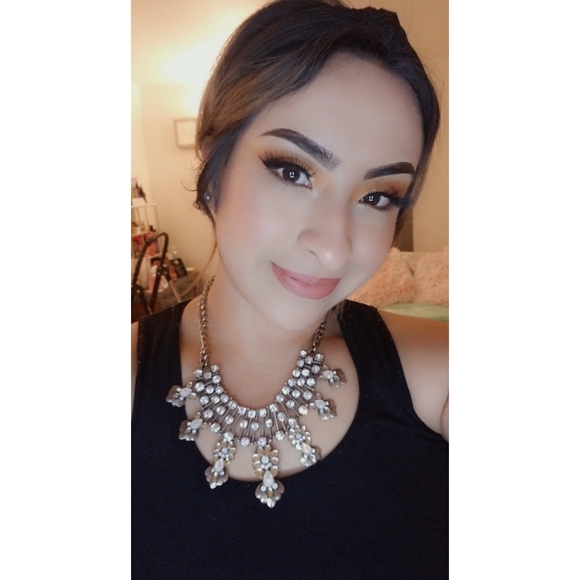 Profile Picture of Iris Vera (@irisv12) on Poshmark