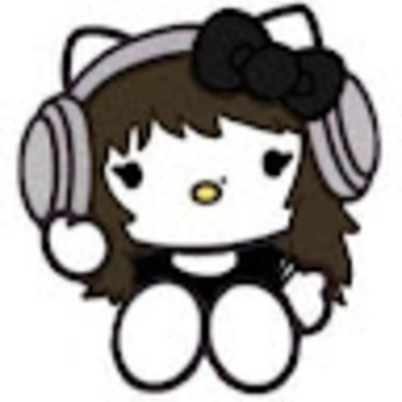 Profile Picture of Alexi Grooms (@alexigrooms) on Poshmark