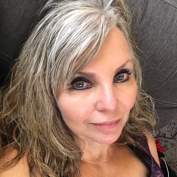 Profile Picture of Lisa Wehe (@krasney) on Poshmark