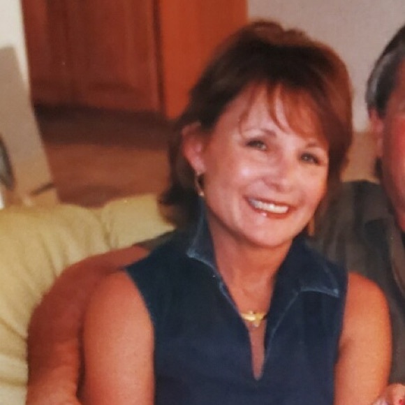Profile Picture of Mary Norman (@maryz504) on Poshmark