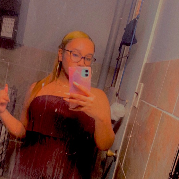 Profile Picture of Jordyn Williams (@jordynwillia862) on Poshmark