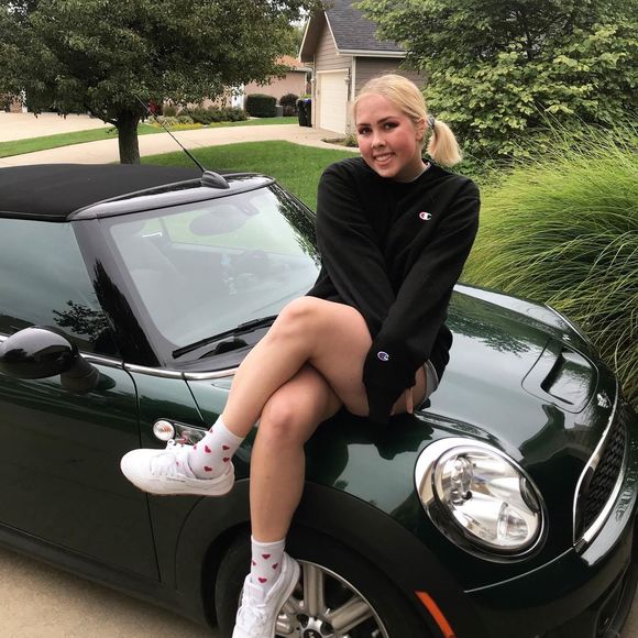 Profile Picture of Anna Swift (@anna_swift) on Poshmark