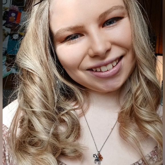 Profile Picture of Jenny Neubarth (@jneubarth1921) on Poshmark