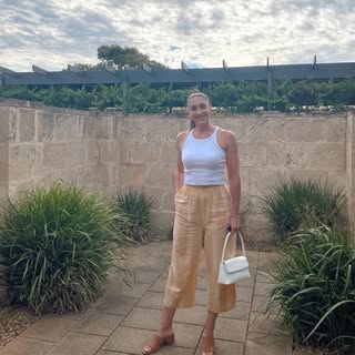 Profile Picture of Laura Scriven (@laurascriven) on Instagram