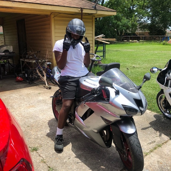 Profile Picture of Eric Vessel (@vesseleric) on Poshmark