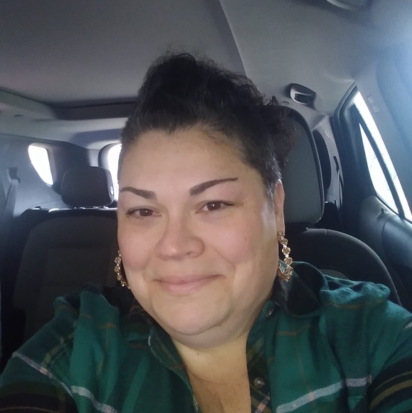 Profile Picture of Christina Dillon (@cdillon1972) on Poshmark