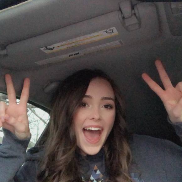 Profile Picture of Mattie Leaton (@mattie_leaton) on Poshmark