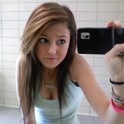 Profile Picture of Miranda Lamb (@miranda_panda97) on Twitter