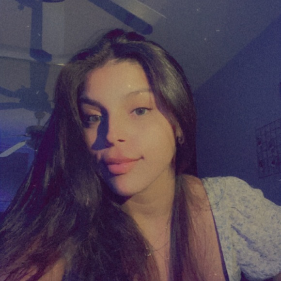 Profile Picture of Joyce Canting (@joycecanting) on Poshmark